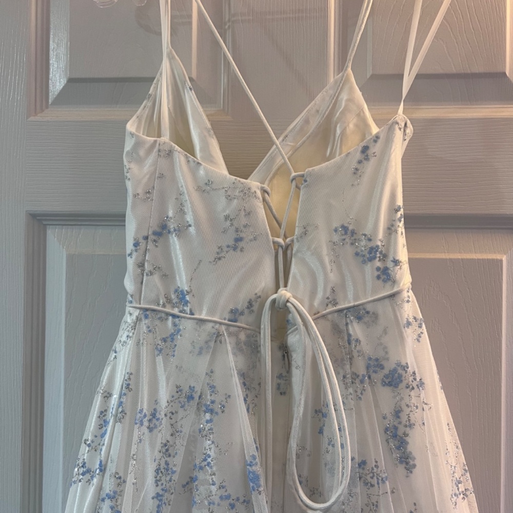 Formal dresses - Picture 4 of 11